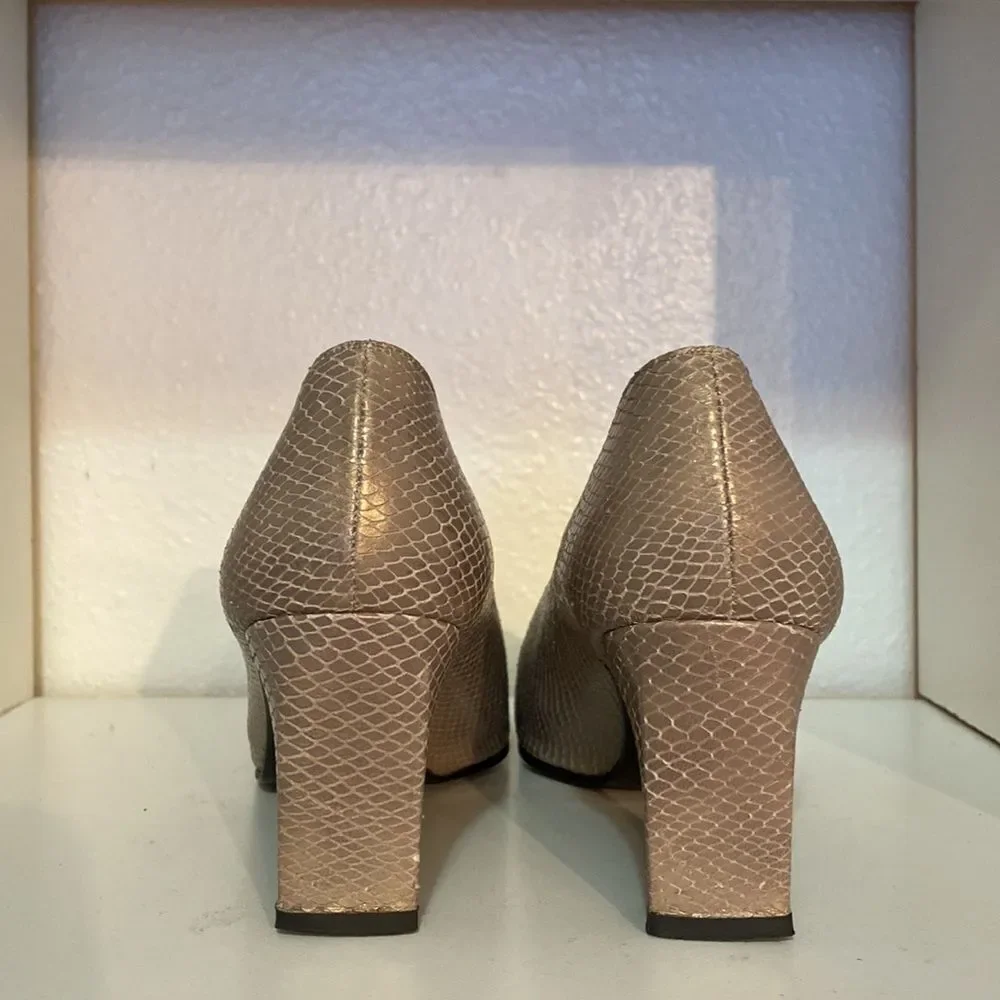 Stuart Weitzman Beige Snakeskin Print Leather Heel Pumps